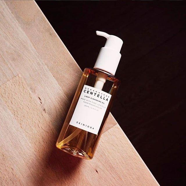 Dầu tẩy trang chiết xuất rau má Skin1004 Madagascar Centella Light Cleansing Oil