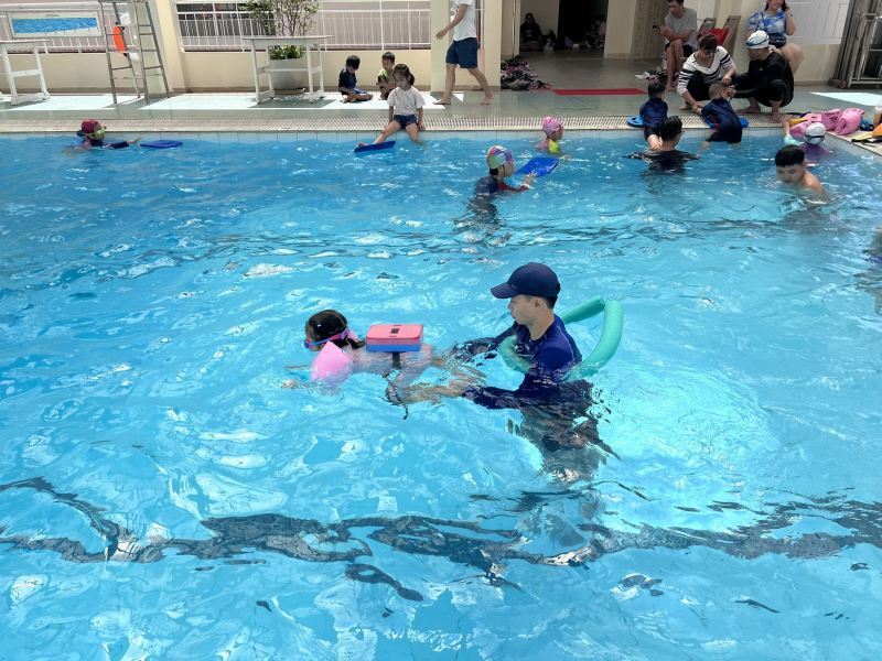 Dạy bơi Happy Swimming