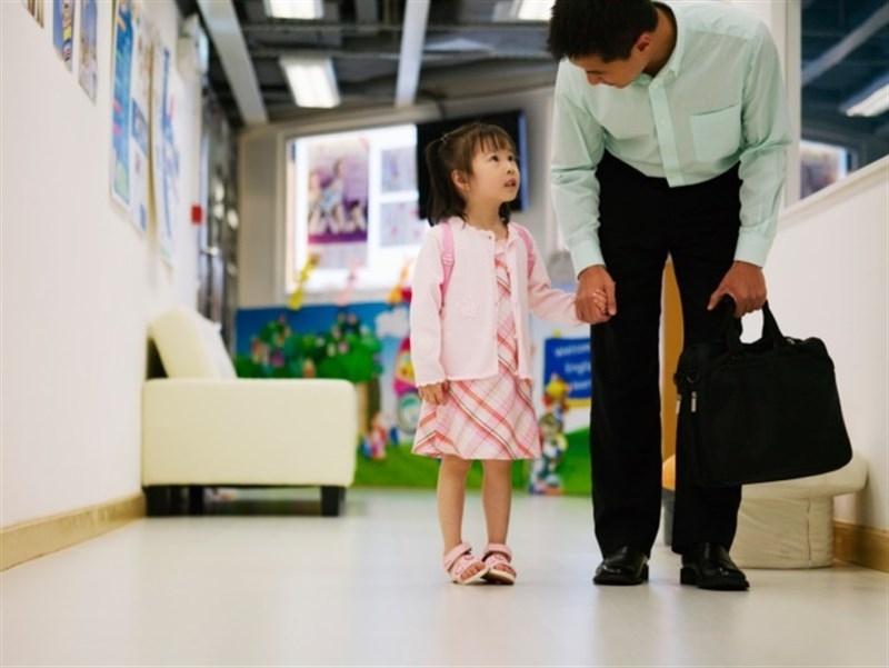 Hãy khéo léo từ chối lời đề nghị của người lạ.