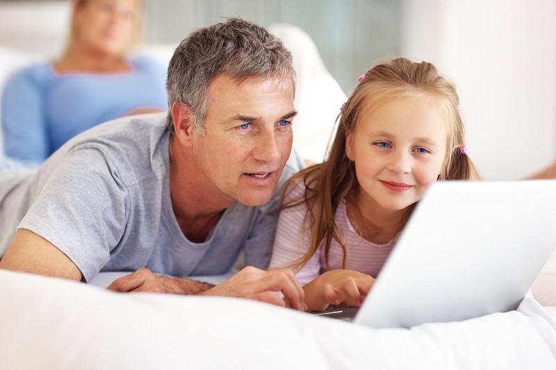 Dạy trẻ chơi các trò chơi trên máy tính