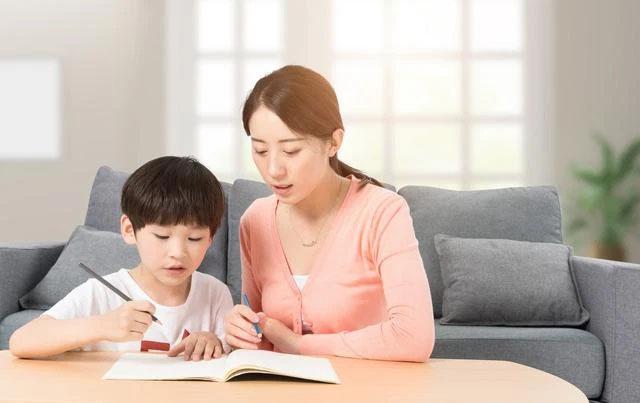 Các bậc cha mẹ nên lắng nghe con nhiều hơn