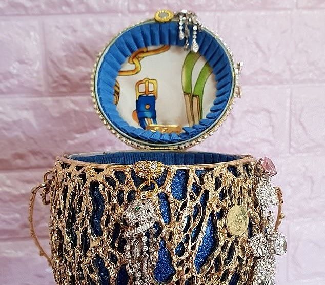 Debbie Wingham's Upcycled Easter Egg Purse