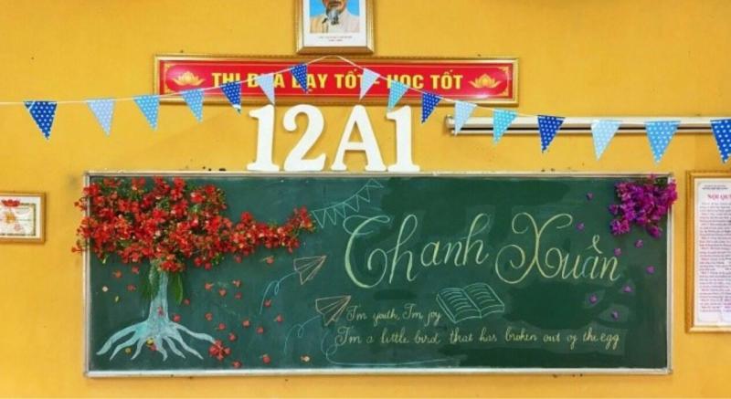 Decor chụp kỷ yếu với bảng và phấn