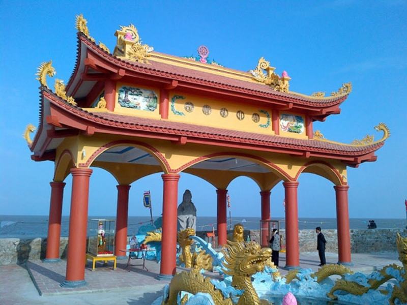 Tượng bà Đế