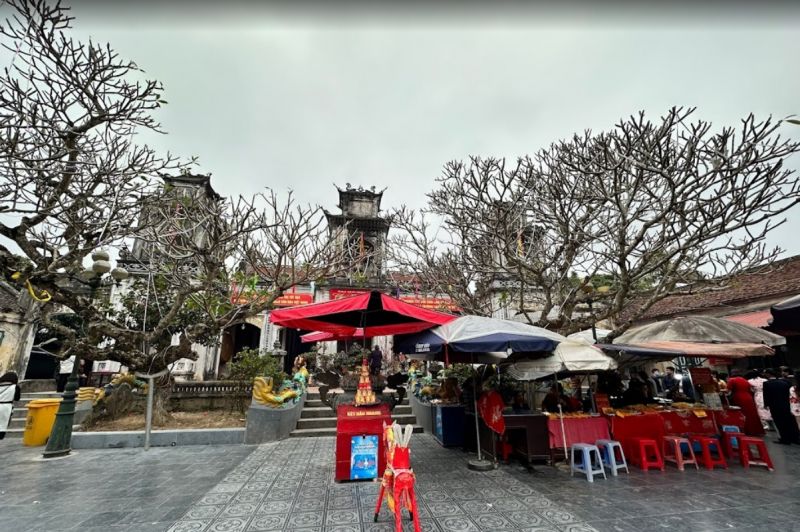 Quang cảnh bên trong Đền