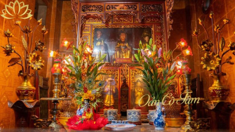 Bàn thờ Tam tòa Thánh Mẫu