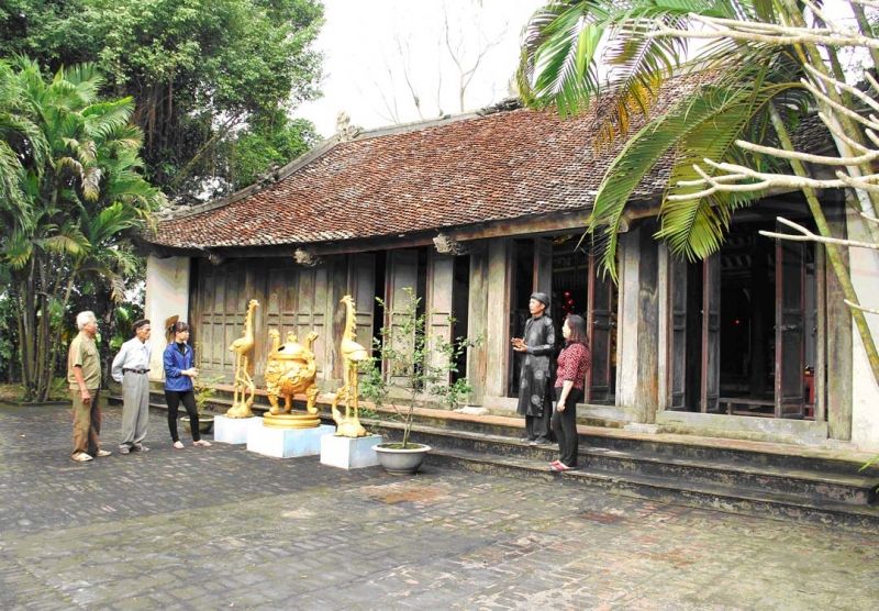 Chính điện Đền Lăng