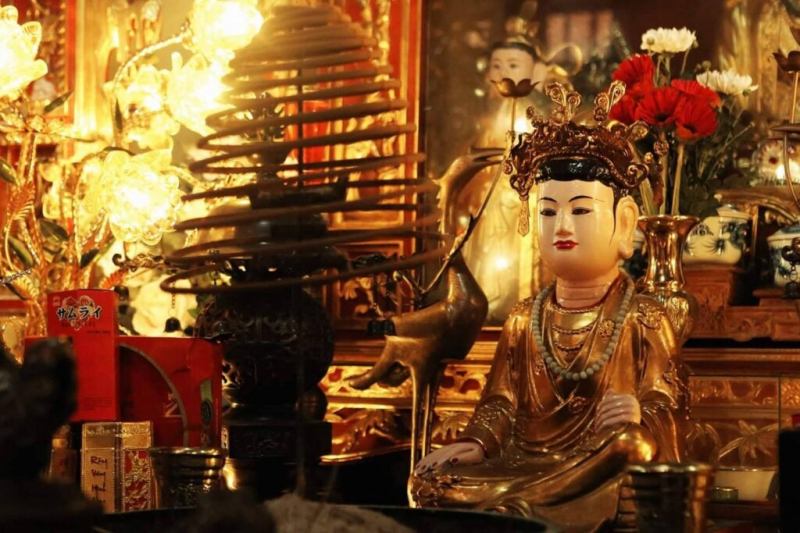 Cô Bơ Bông và Mẫu Thoải có vị trí đặc biệt trong đời sống tâm linh người Việt, đặc biệt người đi sông đi biển