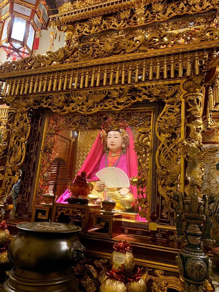Hằng năm, con hương đệ tử nhất tâm thường về đền dâng bái Thánh Mẫu Liễu Hạnh cầu một năm bình an, nhiều tài lộc cho gia quyến
