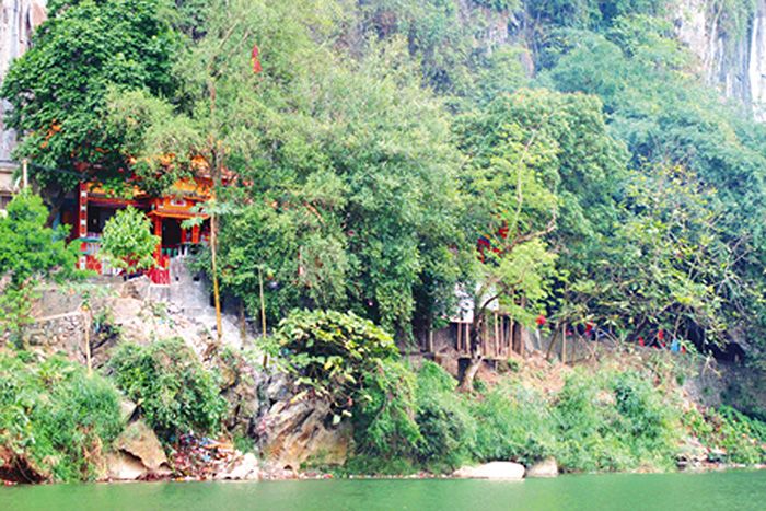 Đền Thắm