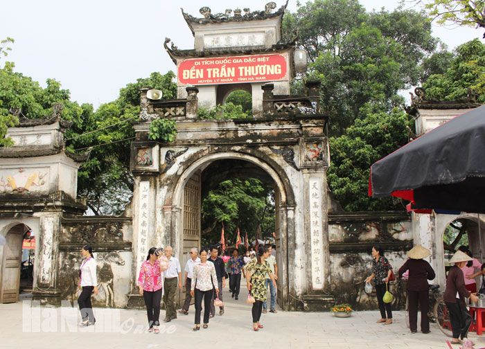 Đền Trần Thương