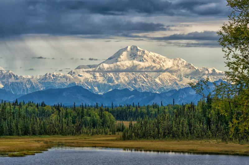Đỉnh Denali được nhìn từ xa