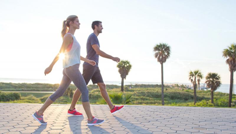 Đi bộ thường xuyên để giải phóng endorphin và chống lại cơn đau