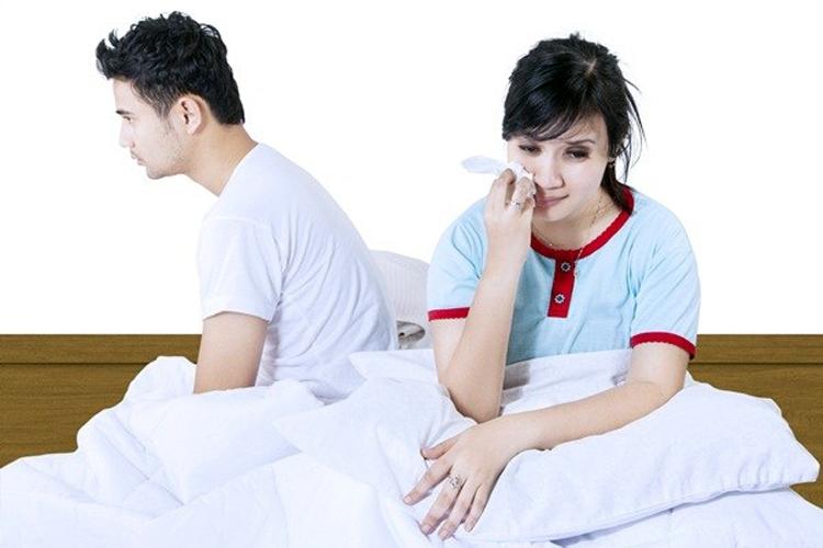 Hãy thử tưởng tượng cảm giác bạn nằm chờ đợi chồng mình vào ngủ, trong khi anh ấy còn bận mải công việc, hay đang mải căm đầu vào máy vi tính.