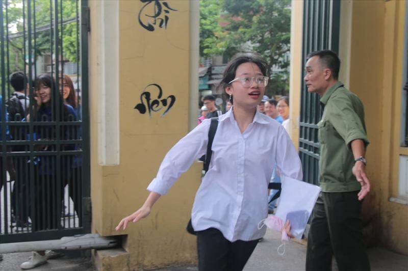 Đã đi muộn mà gặp phải tác đường thi... thôi rồi lượm ơi