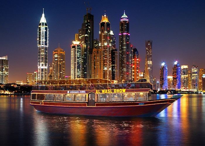 Đi thuyền gỗ dọc lạch Dubai