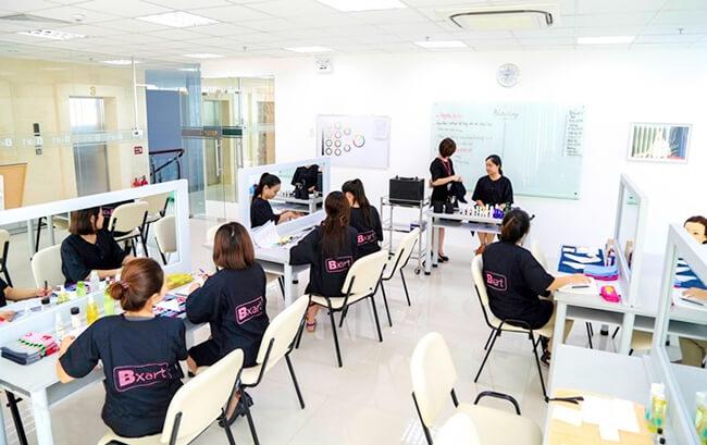 Lớp học trang điểm chuyên nghiệp tại trung tâm
