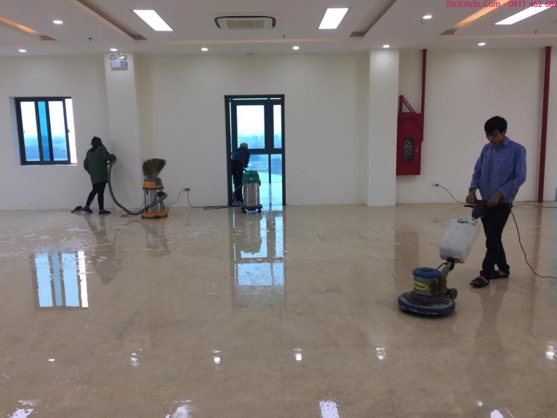 Dịch vụ vệ sinh văn phòng Hoàng Gia