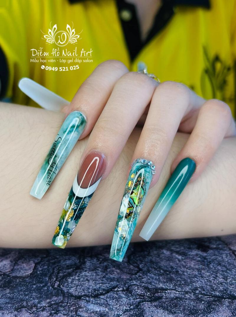 Diễm Hồ Nail Art trau dồi học hỏi không ngừng từ các chuyên gia trong ngành Nail và có kinh nghiệm nhiều năm trong nghề