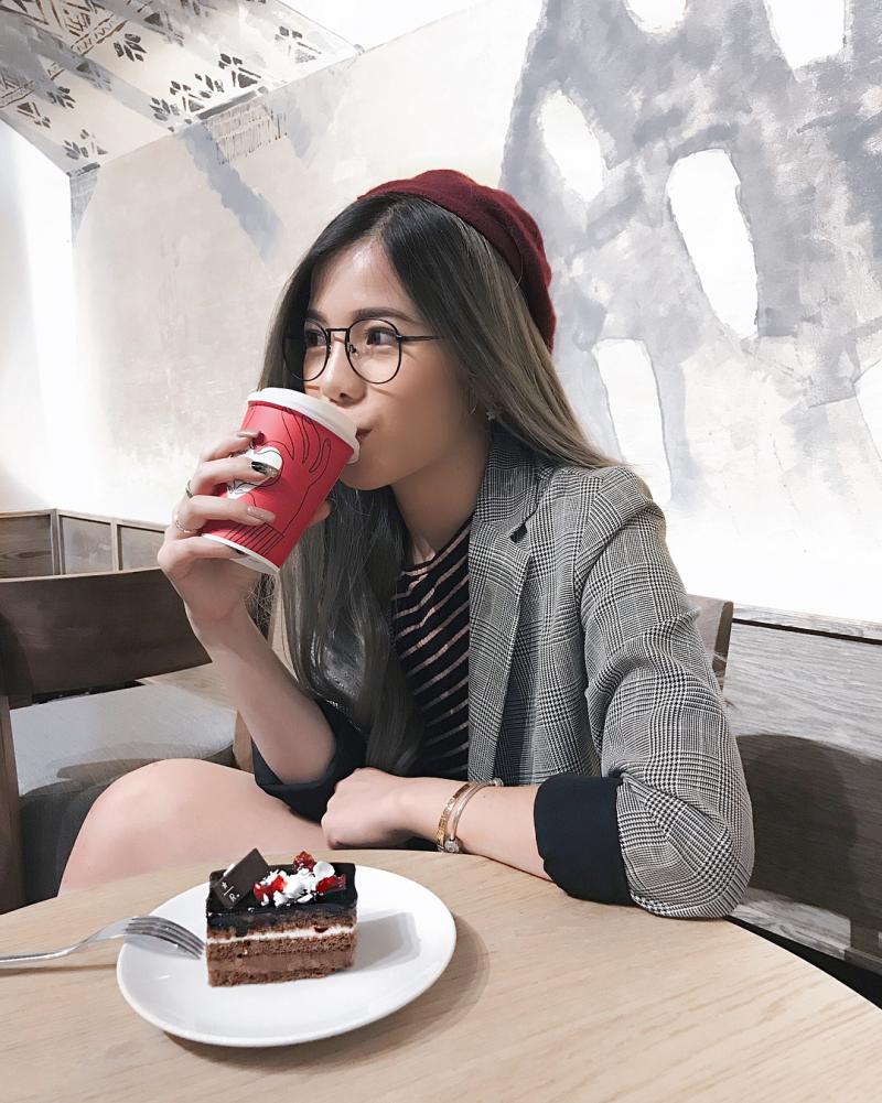 Chụp ảnh cùng đồ ăn thật 