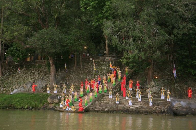 Điện Hòn Chén