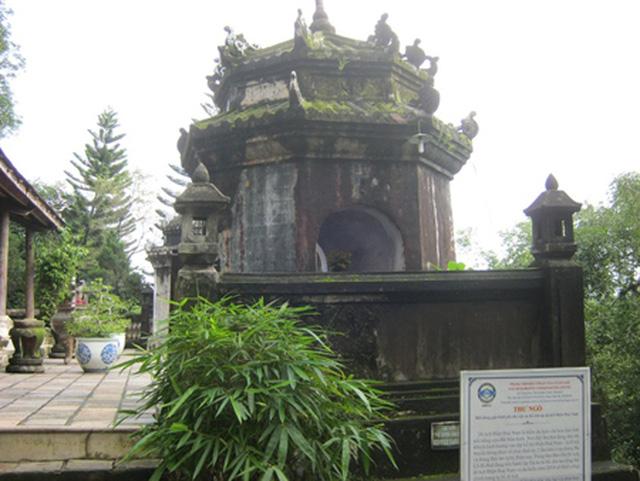 Điện Hòn Chén
