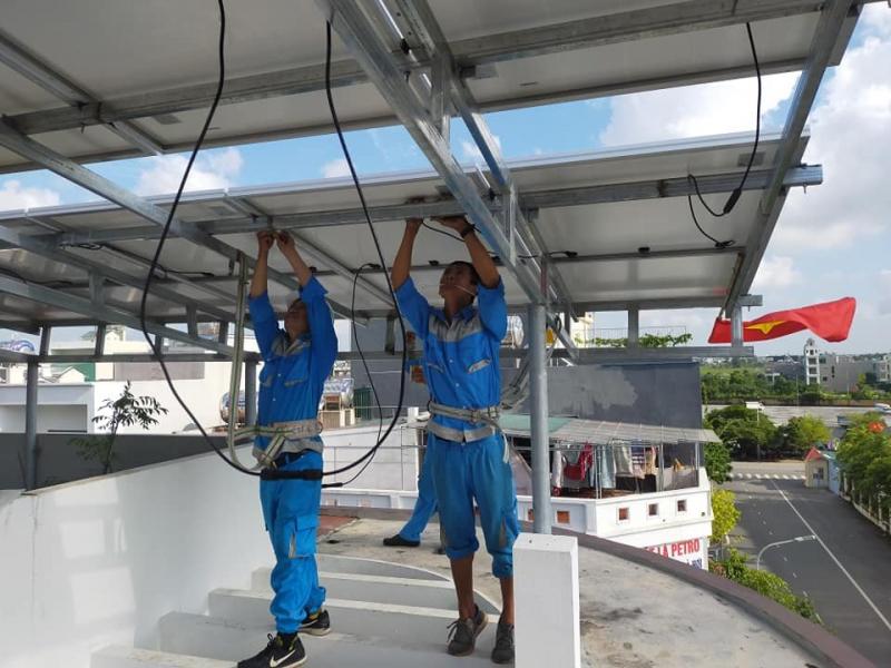 Điện mặt trời, điện gió Trình Thiên Lan