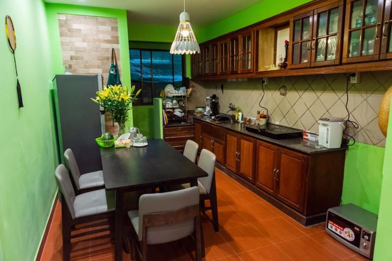 Góc bếp tại Diep's Homestay