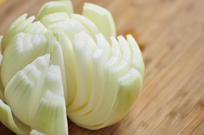 Diệt gián bằng hành tây