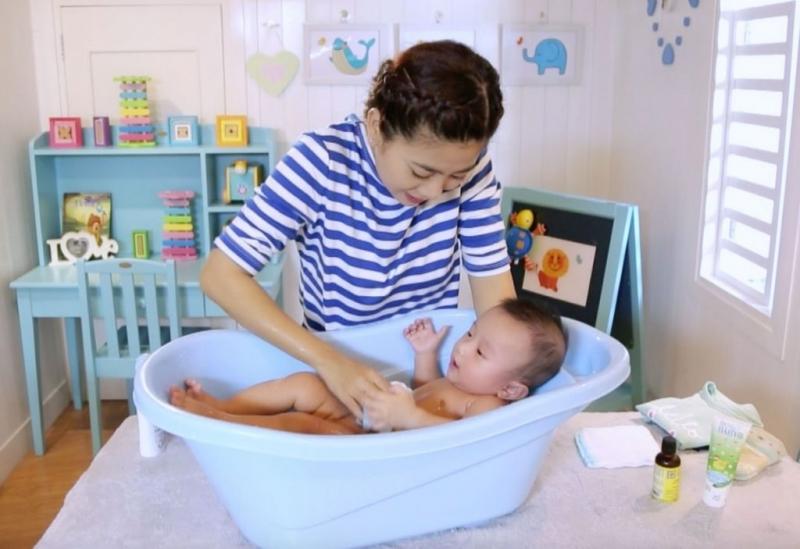 Vệ sinh sạch sẽ cho bé
