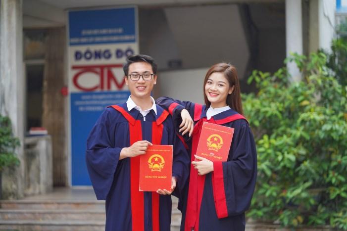 Những thí sinh đủ điều kiện dự thi, không bị kỷ luật hủy kết quả thi, tất cả các bài thi và các môn thi thành phần của bài thi tổ hợp ĐKDT để xét công nhận tốt nghiệp đều đạt trên 1,0 điểm theo thang điểm 10 và có ĐXTN từ 5,0 (năm) điểm trở lên được công nhận tốt nghiệp THPT