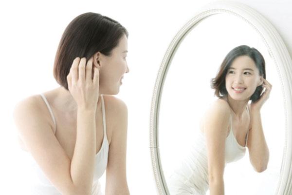 Độ cao của gương phải phản chiếu lại tốt nhất hình ảnh khi nhìn vào gương