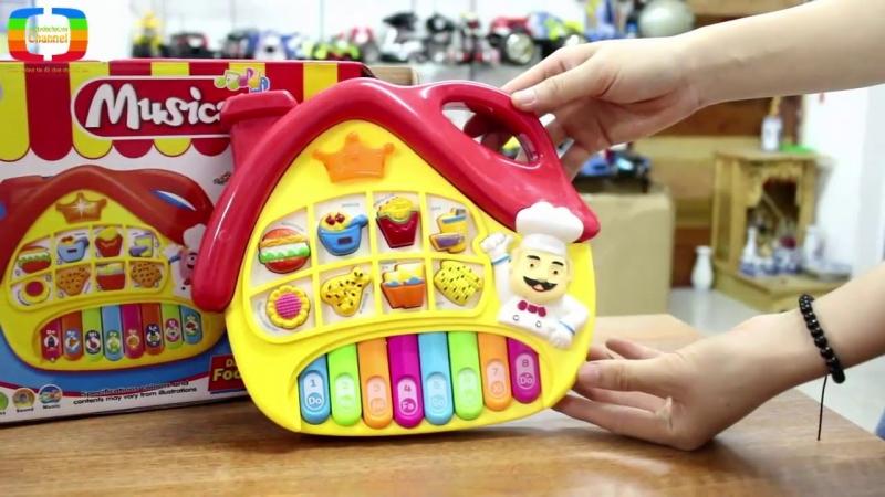 Đồ chơi phát nhạc kích thích thính giác của bé.