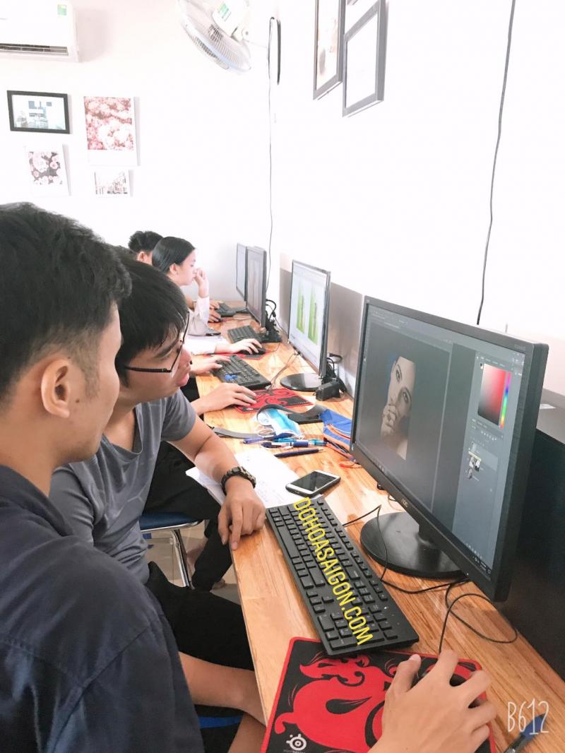 Giảng viên luôn theo sát học viên suốt quá trình học