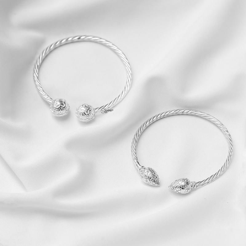 Đồng hồ, hoa tai, dây chuyền, lắc tay, lắc chân hay nhẫn đều nhanh chóng khiến nàng xiêu lòng