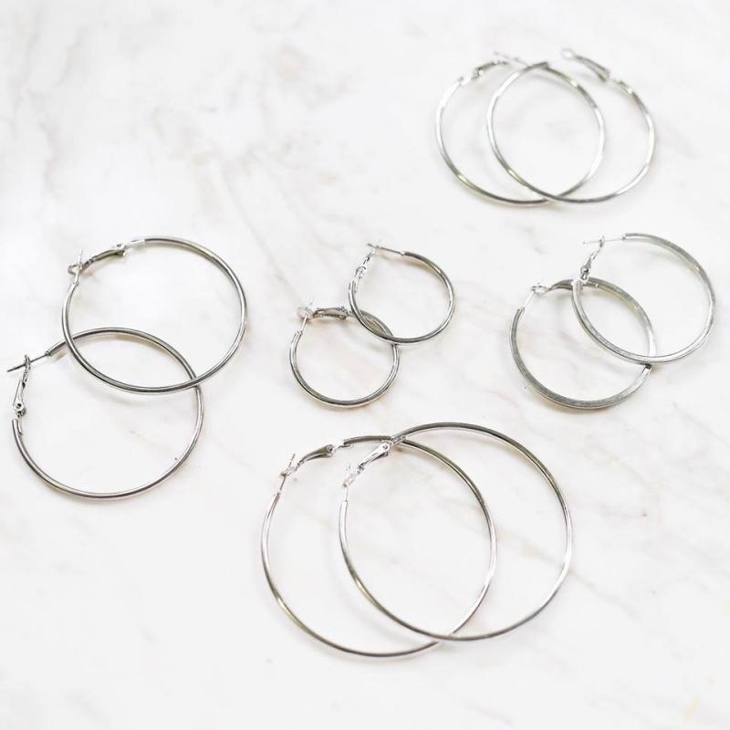 Bạn có thể tìm đến các cửa hàng ở phố Hàng Bạc hoặc một cửa hàng khá nổi tiếng ở phố Quán Sứ (gần ngã tư với Tràng Thi).