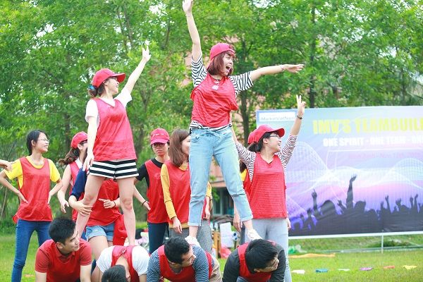 Các cuộc thi này bạn nên chọn những trò chơi vận động nhẹ nhàng và có tính kích thích tập thể.