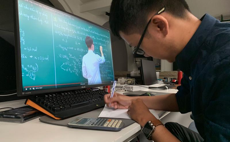 Đoạn văn nghị luận về vấn đề học online mùa dịch hay nhất
