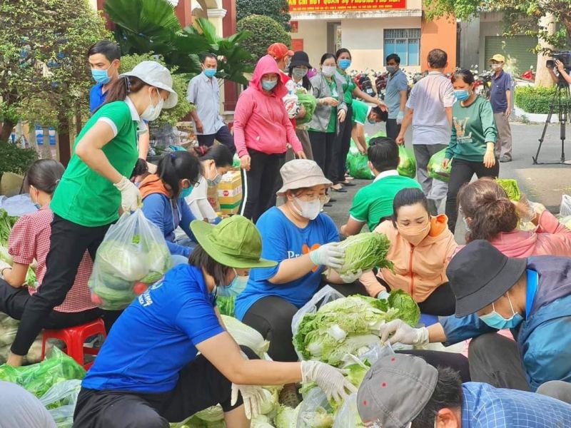 Đoạn văn về tình yêu thương con người số 4