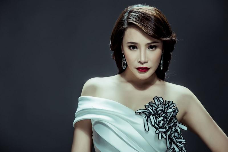 Nữ sĩ Hồ Quỳnh Hương-sinh viên xuất sắc được mời ở lại giảng dạy tại Nhà trường