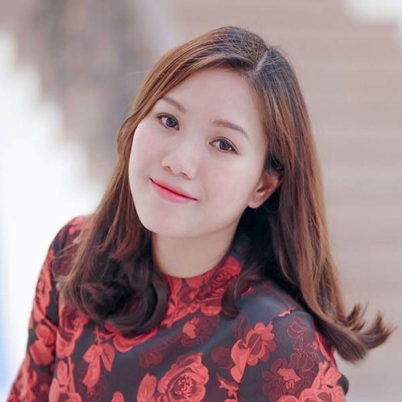 Nữa ca sĩ Thùy Chi-giảng viên Khoa Piano của trường