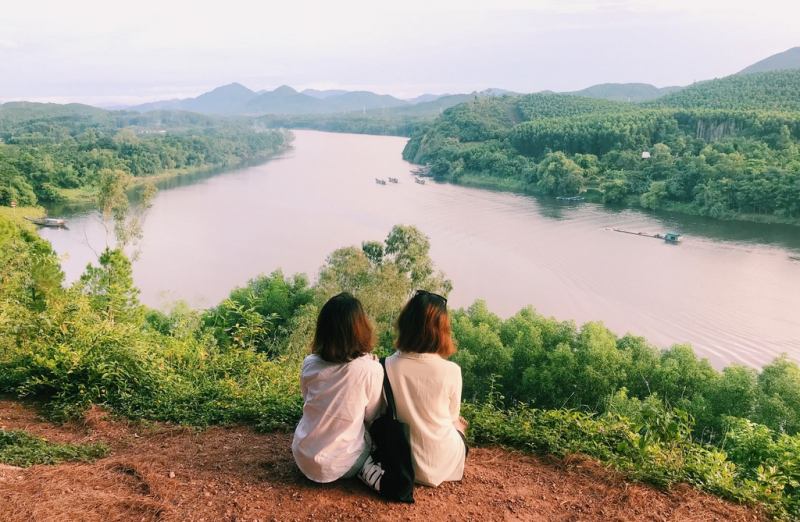 Đồi Vọng Cảnh nằm trên đường Huyền Trân Công Chúa, thuộc phường Thủy Biều, Tp. Huế