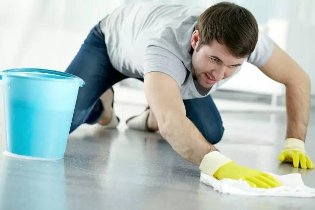 Bạn hãy cố gắng dành thời gian để có thể giúp đỡ những người phụ nữ của mình nha