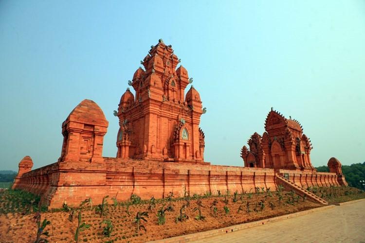 Không gian tháp Chăm tại làng văn hóa các dân tộc ở Đồng Mô