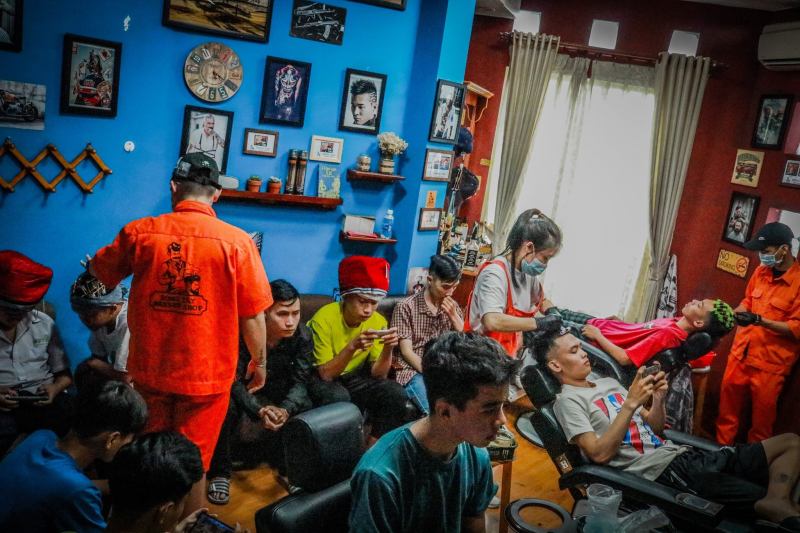 Đông Tây barber shop Gia Lai