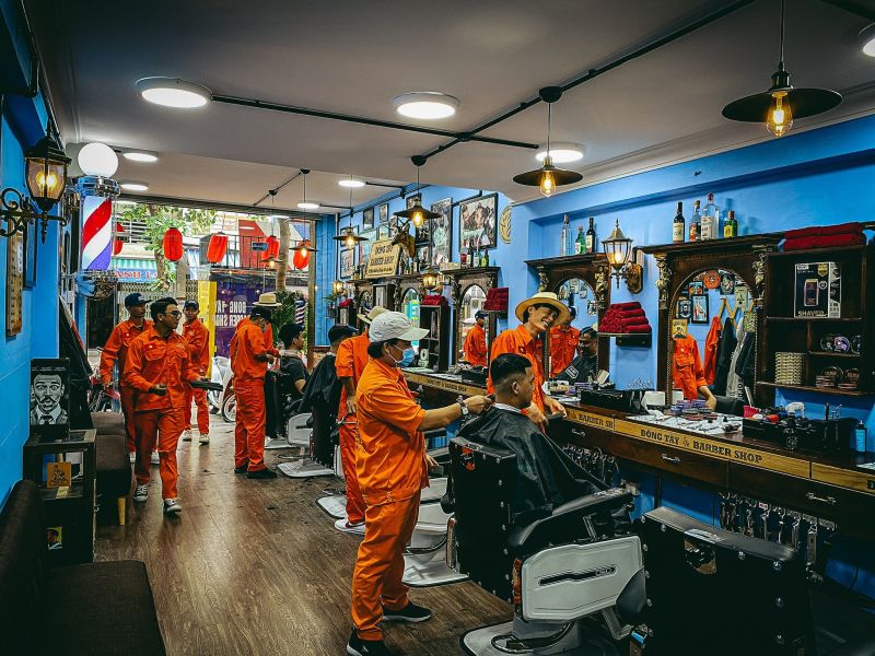 Đông Tây Barbershop