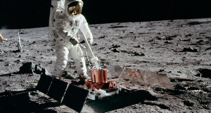 Động Trăng (Moonquakes)