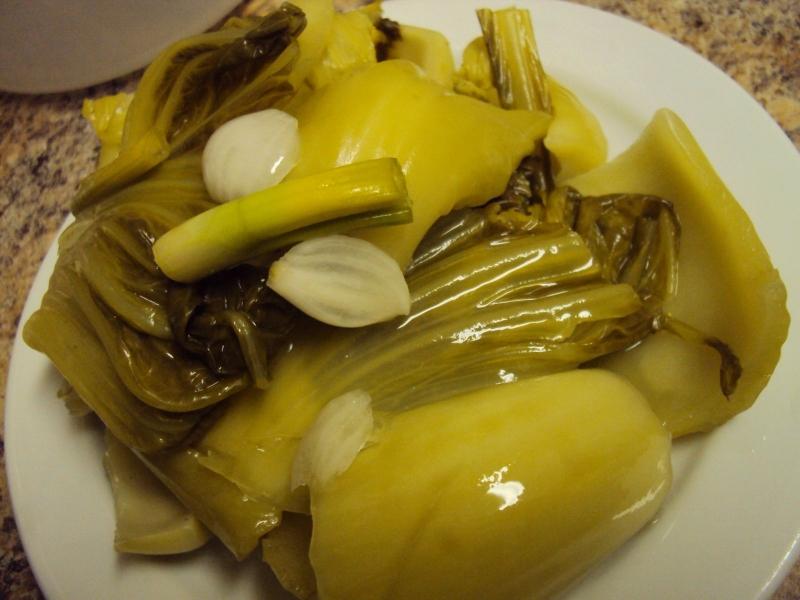 Dưa chua gây sâu răng