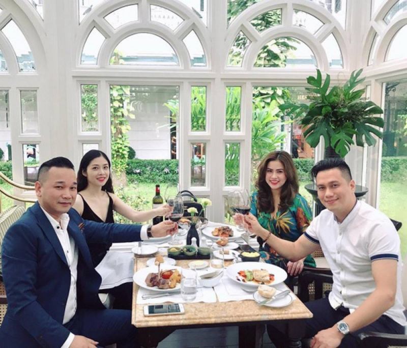 Người đàn ông yêu vợ sẽ đưa vợ đi gặp bạn bè
