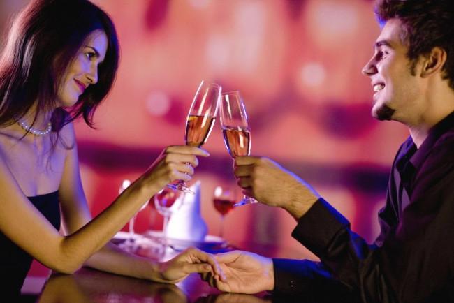 Hai người có khoảng thời gian riêng tư bên nhau ôn lại những kỷ niệm